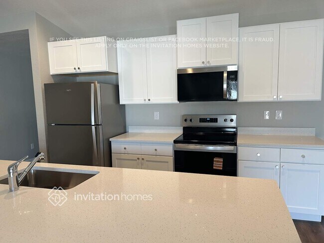 Building Photo - 711 NE 2nd Ave