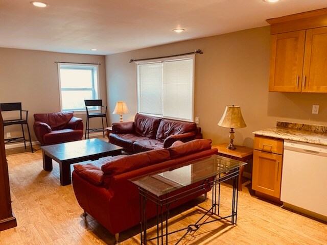 Foto principal - 318 E Walnut St