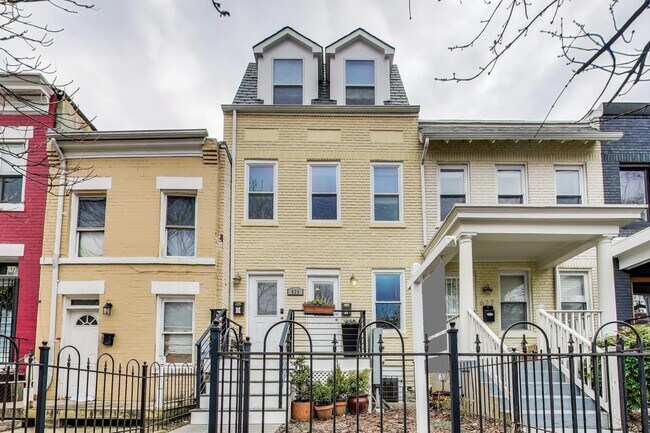 Foto del edificio - 629 Morton Pl NE