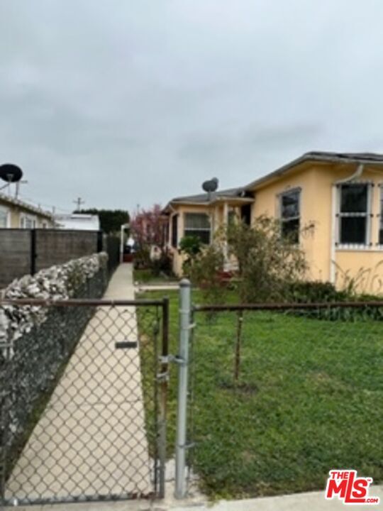 Primary Photo - 1018 W 109th St