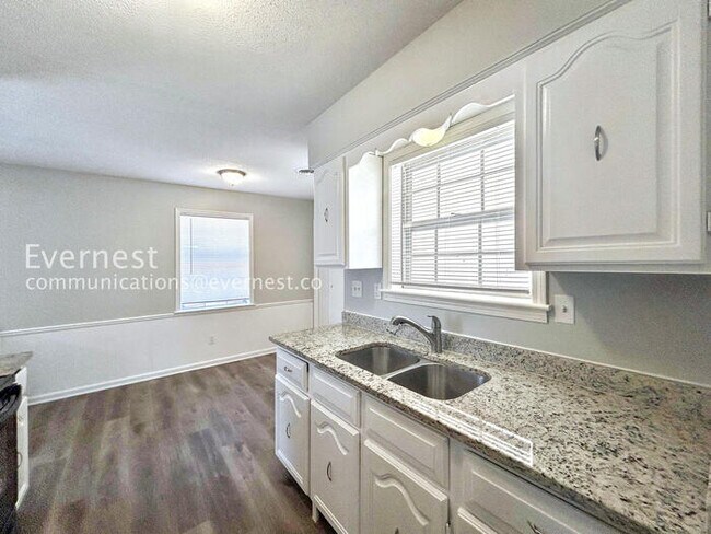 Foto del edificio - 3500 Panbrook Cove