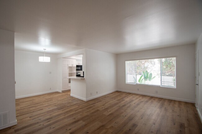 Foto del edificio - 14706 Dickens St