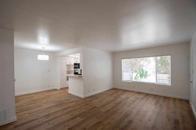Building Photo - 14706 Dickens St