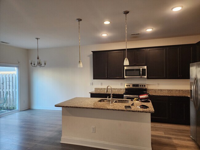 Foto del edificio - 1650 Bratton Ct