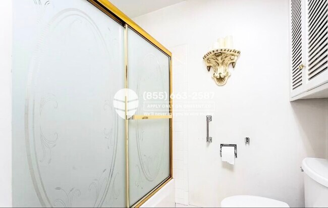 Foto del edificio - 5301 Balboa Blvd