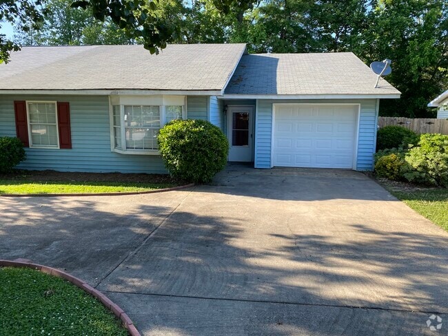 Building Photo - 2108 Hamilton Pl N