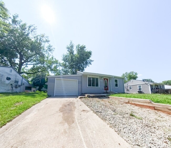 Building Photo - Updated 3 Bedroom with Attached Garage