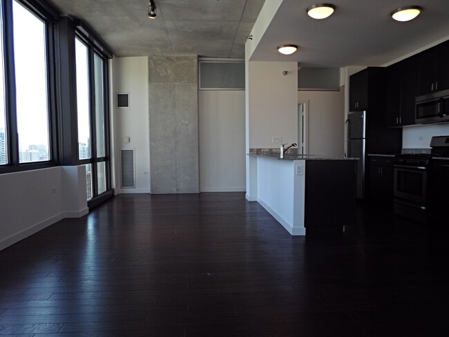 Building Photo - 235 W Van Buren St