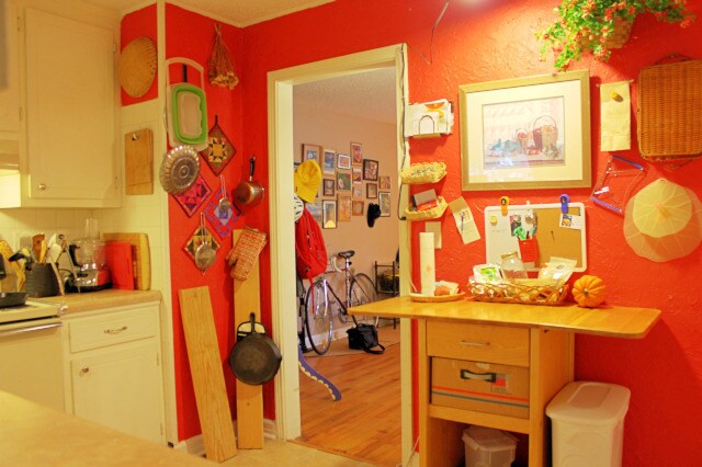 Building Photo - Available 08/15/25! Adorable 2 bedroom cot...