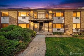 Building Photo - 128 Cricket Ln
