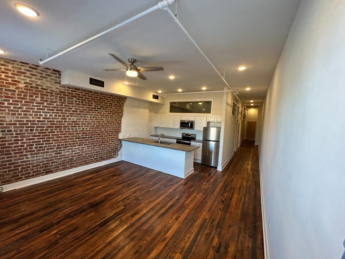 Foto principal - 404 N Sycamore St