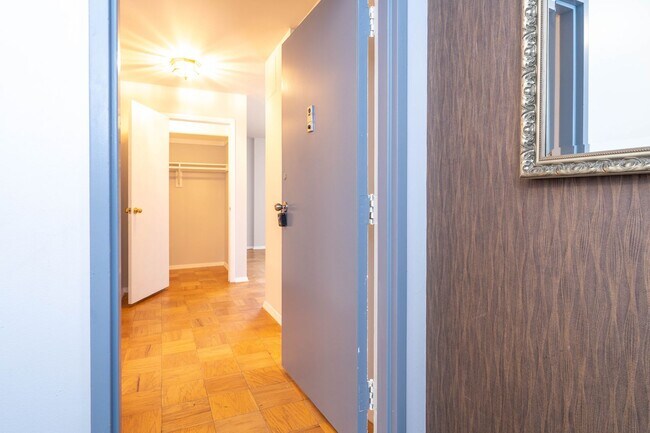 Foto del edificio - 1 Bed 1 Bath Condo in Barcroft Hills