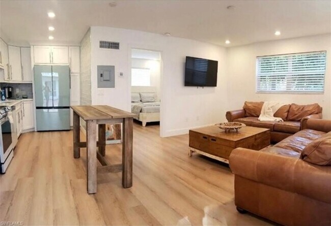 Foto del edificio - Charming Newly Renovated 1-Bedroom Bungalo...