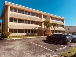 Building Photo - 1177 Hypoluxo Rd