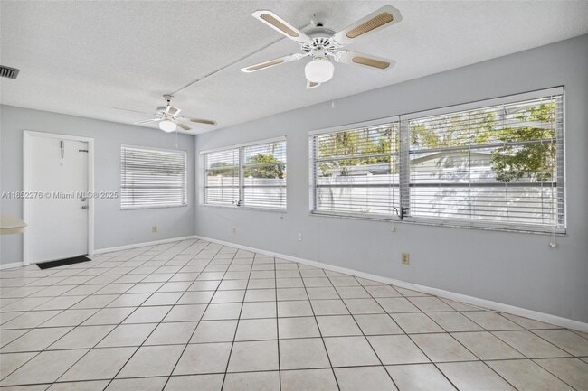 Foto del edificio - 9431 NW 23rd St