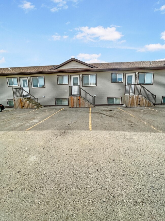 Building Photo - 9225-9293 93 Ave