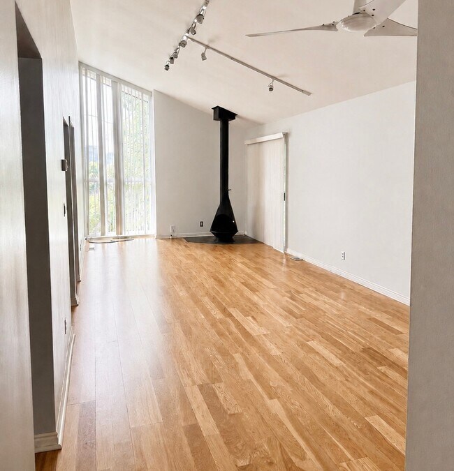 Building Photo - 251 S 700 E