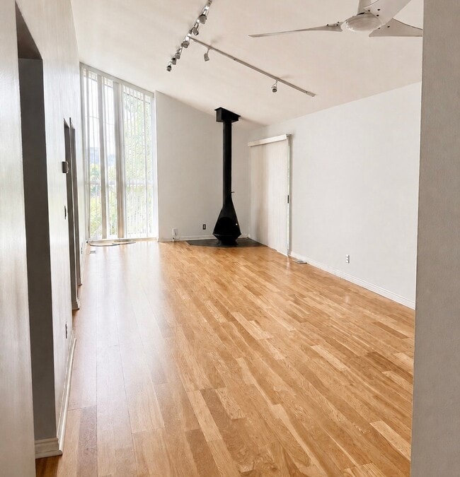 Building Photo - 251 S 700 E