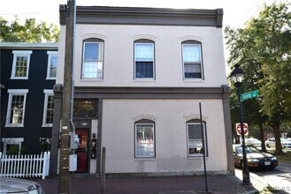 Building Photo - 519 W Clay St