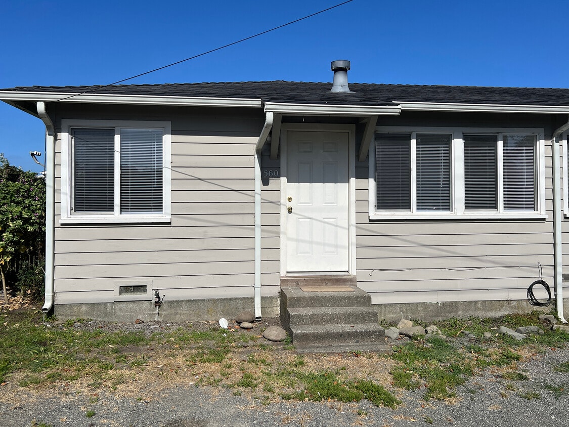 Primary Photo - 1560 Samal St