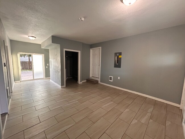 Building Photo - 8465 SW Pfaffle St