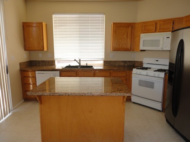 Foto del edificio - 10641 Primrose Arbor Avenue