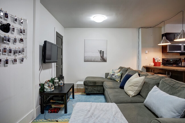 Building Photo - 4092 Rue De Bullion
