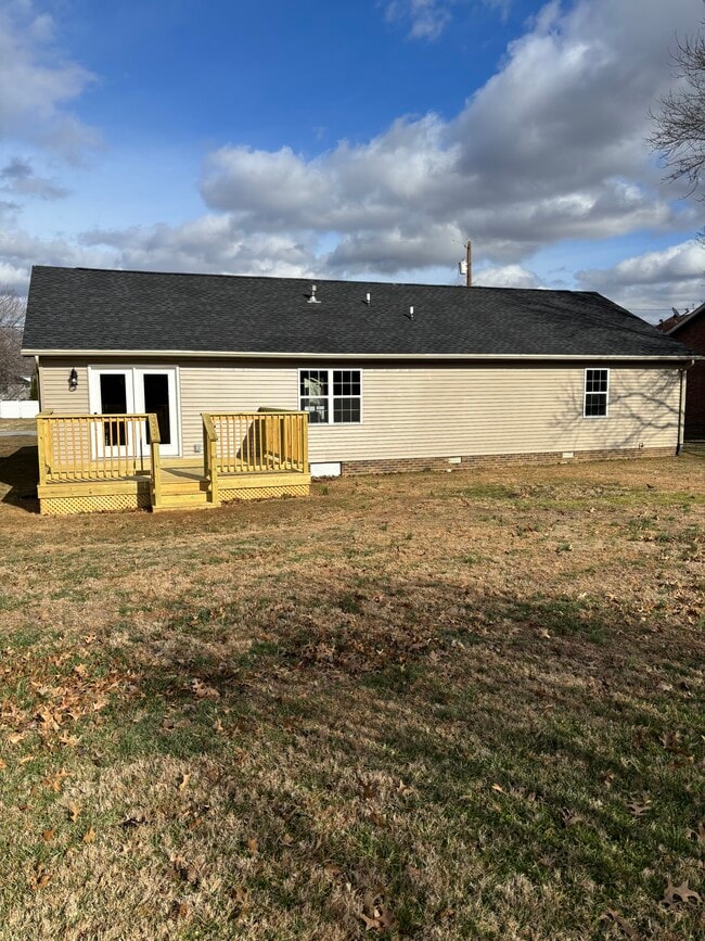 Building Photo - 648 Prince Phillip Way