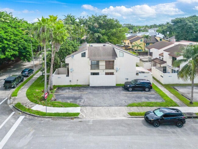 Building Photo - 15805 SW 91st Ct