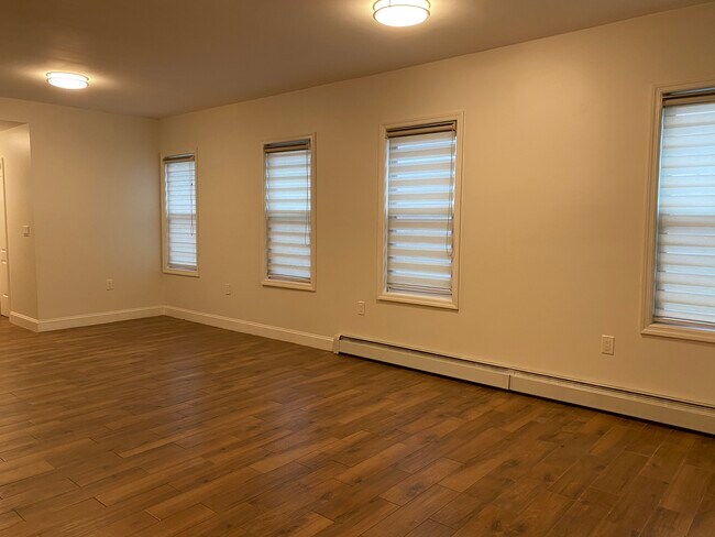 Building Photo - 14760 Coolidge Ave