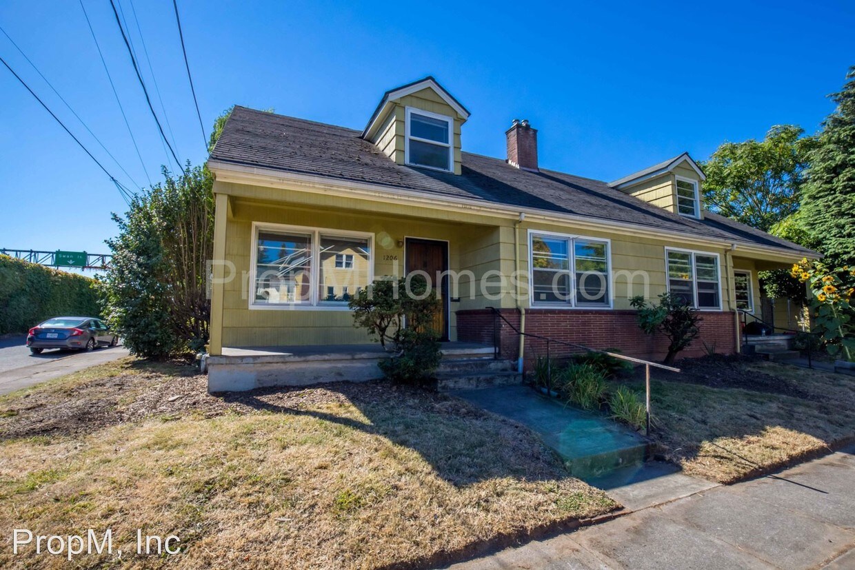 1206 N Humboldt St, Portland, OR 97217 Condo for Rent in Portland, OR