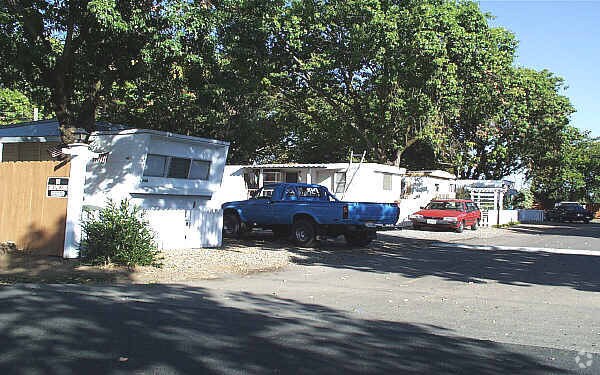 Foto principal - 7440 Stockton Blvd