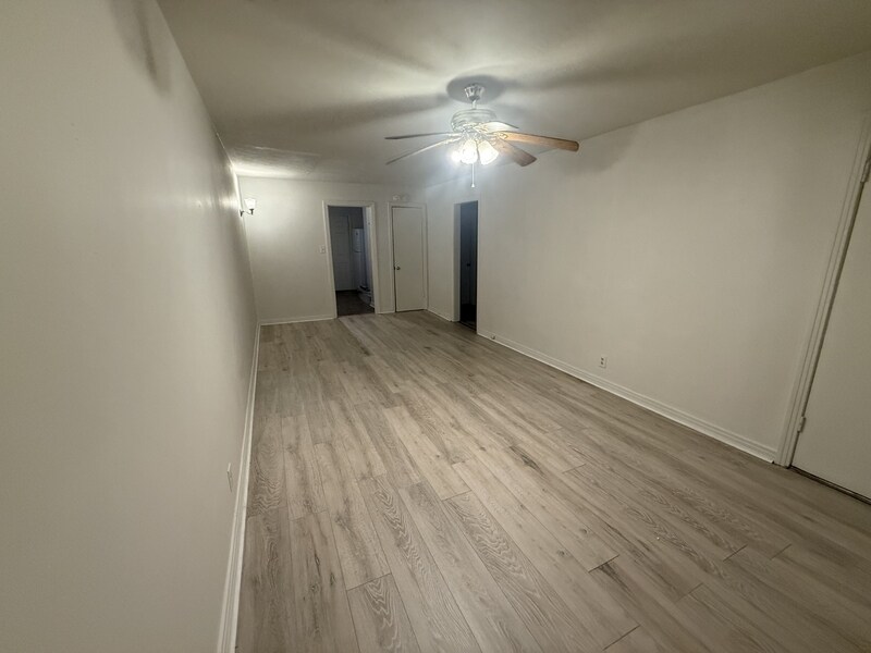 Foto del edificio - 1002 N Royal Ave