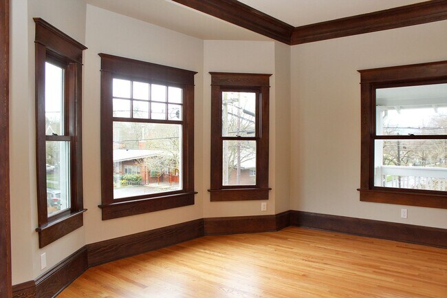 Foto del edificio - 1622-1628 SE 32nd Pl / 3259-3261 SE Market St