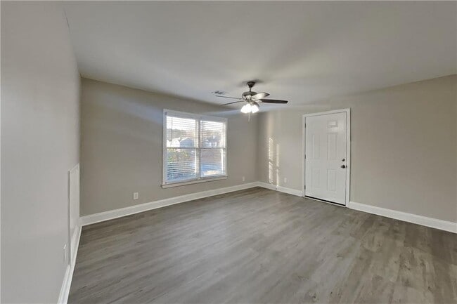 Building Photo - 3676 Victoria Dr