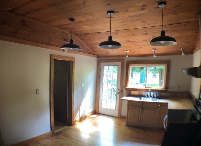 Building Photo - 372 NY-208