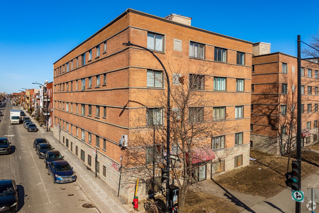 Primary Photo - 2505 St Sherbrooke E