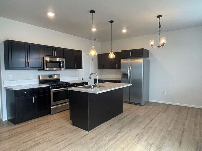 Building Photo - 5430 Remington Dr