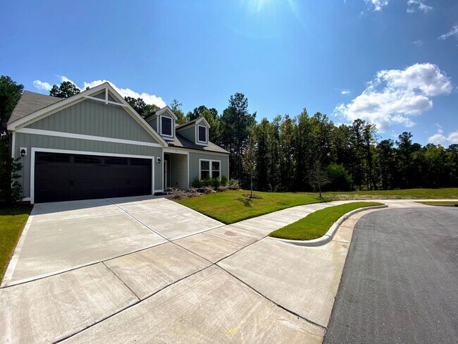 Photo - Spacious 2bd/2ba Ranch Style home with impressive club amenities located in Ellis Crossing