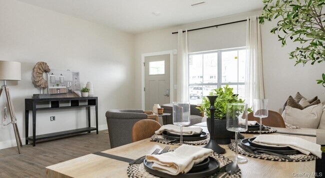 Foto del edificio - 7 Hudson W Dr