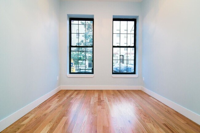 Building Photo - 219 Troutman St