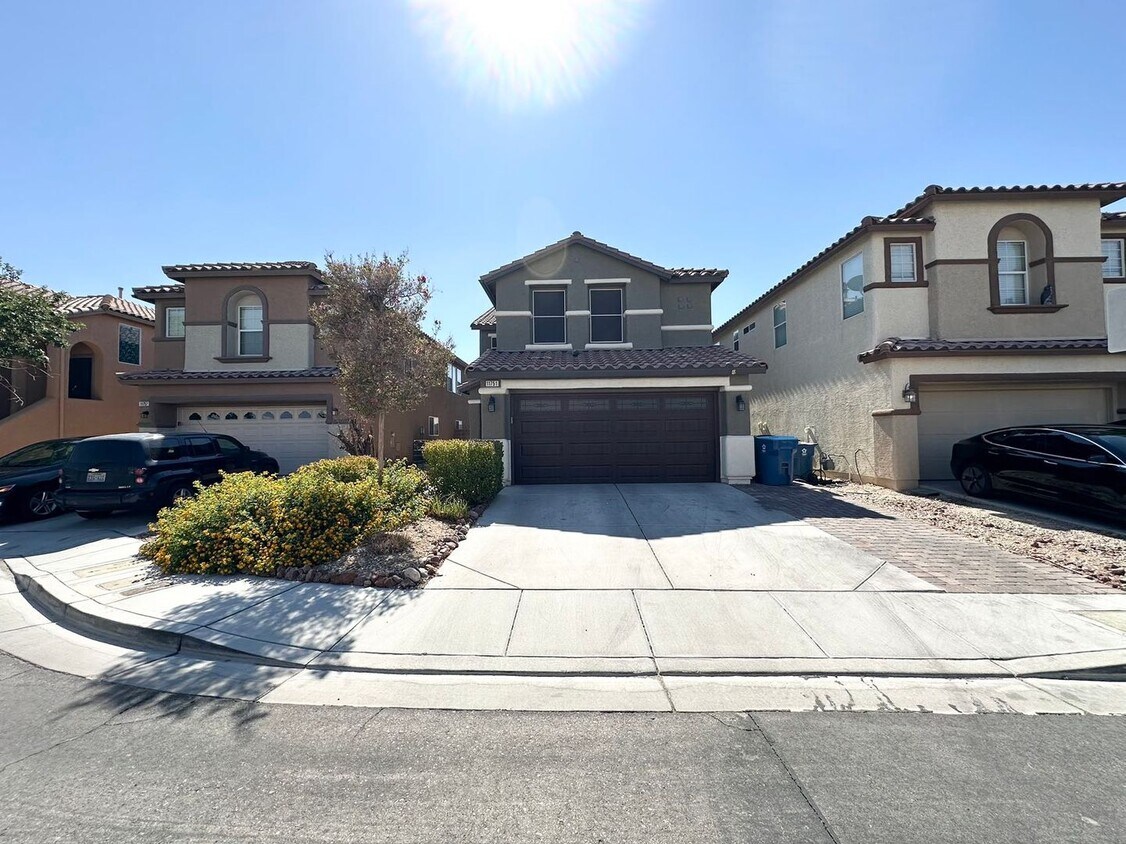 Primary Photo - Wonderful 2-story single-family home