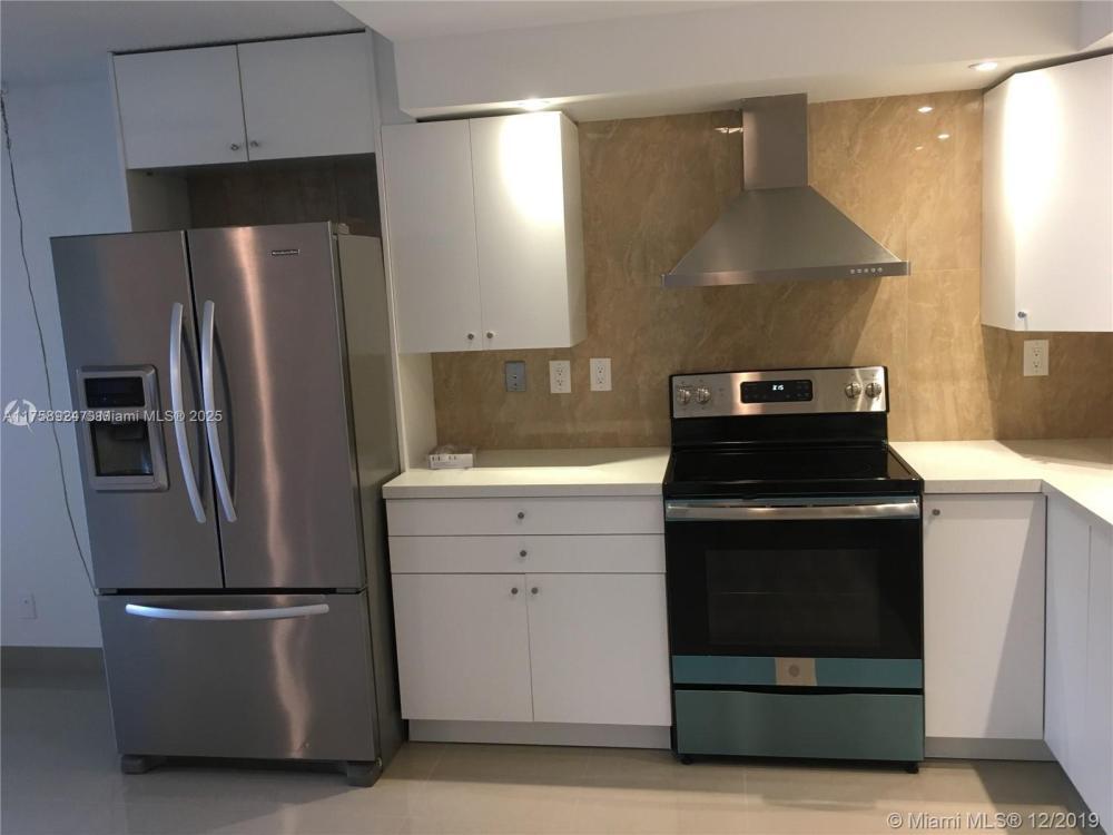 Foto principal - 3 bedroom in Hallandale FL 33009