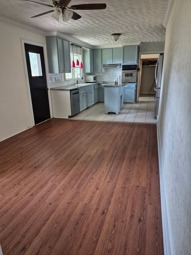 Building Photo - 258 Prince Charles Dr