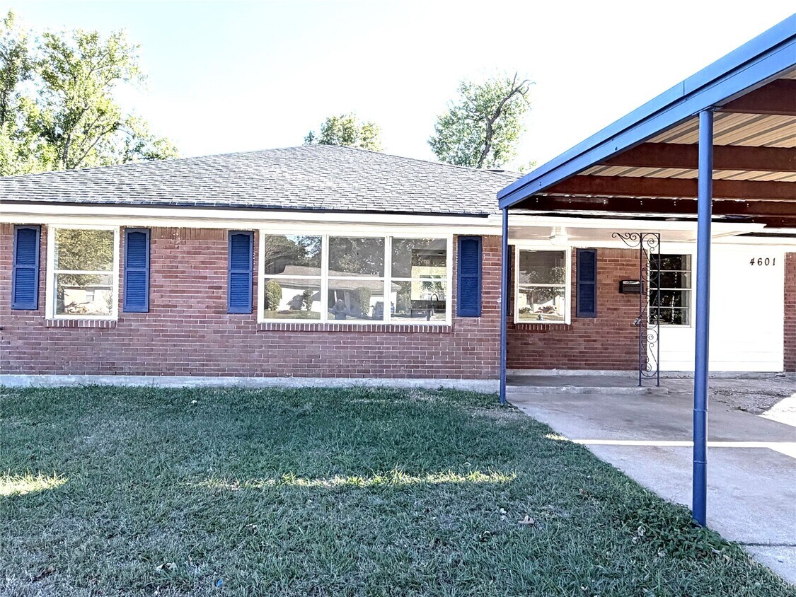 Foto principal - 4601 W 43rd St