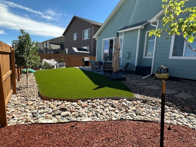 Building Photo - Beautiful 5 bedroom ranch home in (D49)