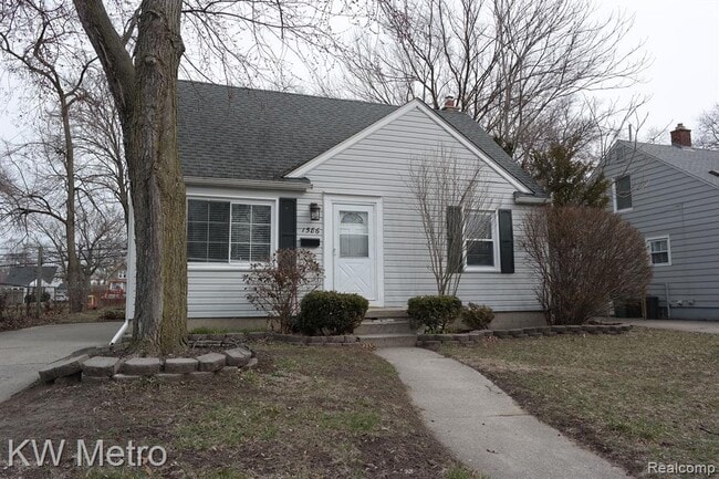 Building Photo - 1586 W Saratoga St