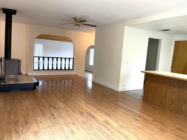 Foto del edificio - 3 bedroom, 2 bath home in Lake Wildwood, Penn Valley, CA 95946