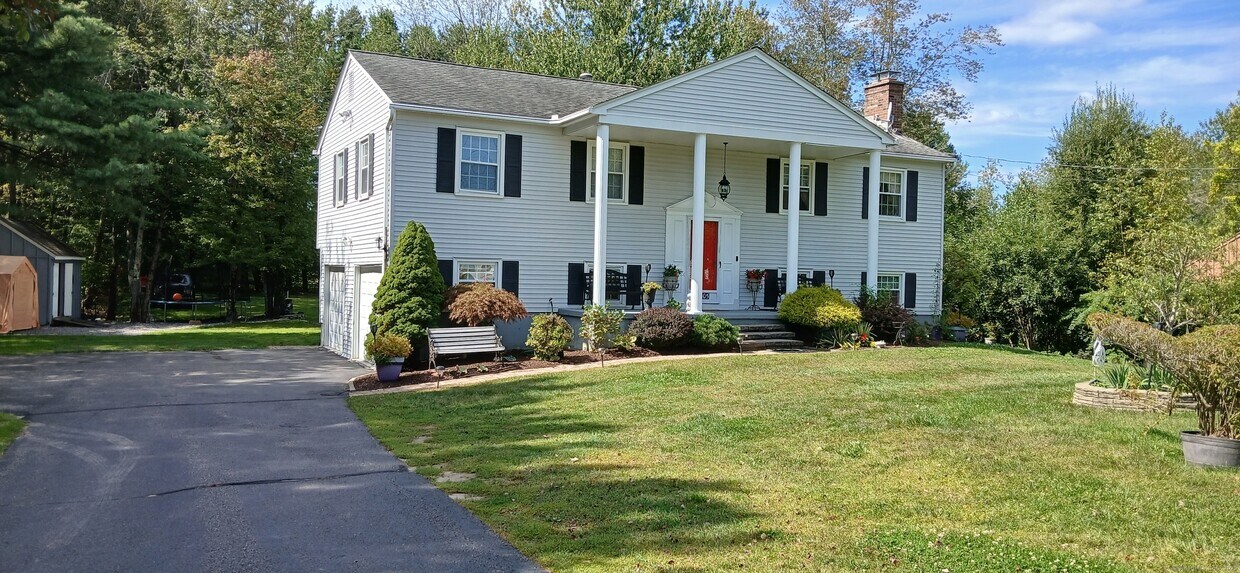 Building Photo - 1605 Torringford St