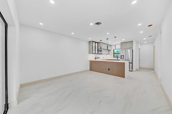 Foto del edificio - 2599 NE 2nd Ave